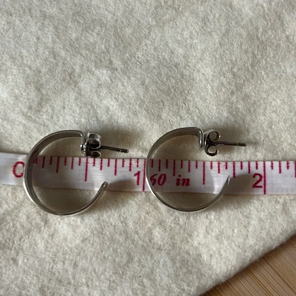 James Avery Hammered SS hammered hoop earrings - Picture 6 of 7